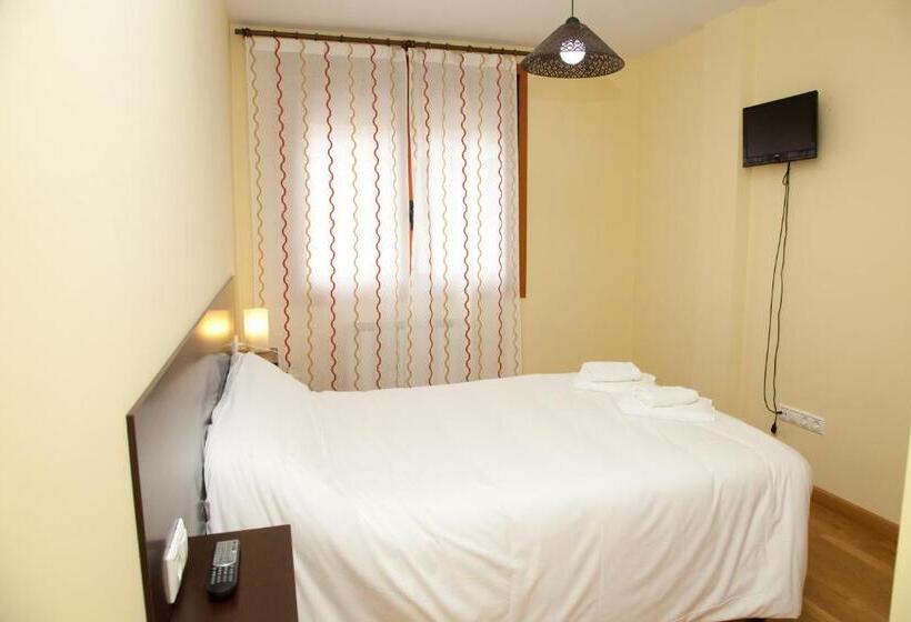 فندق Hostal Casasnovas