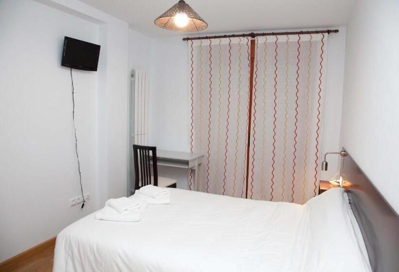 فندق Hostal Casasnovas