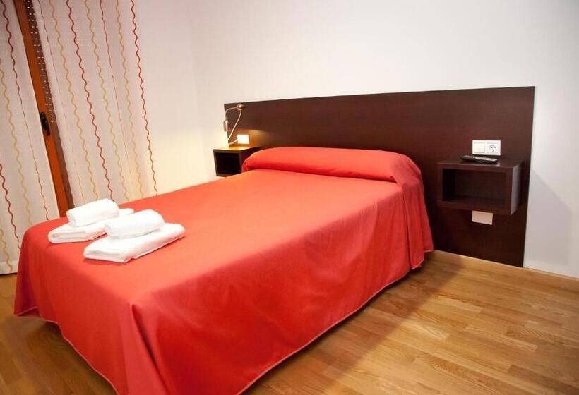 فندق Hostal Casasnovas