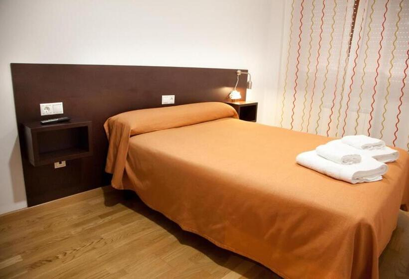 فندق Hostal Casasnovas