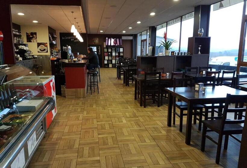 فندق Hostal Casasnovas