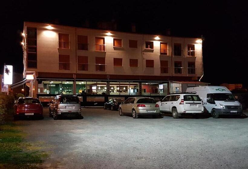 فندق Hostal Casasnovas