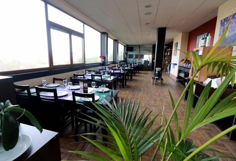 فندق Hostal Casasnovas