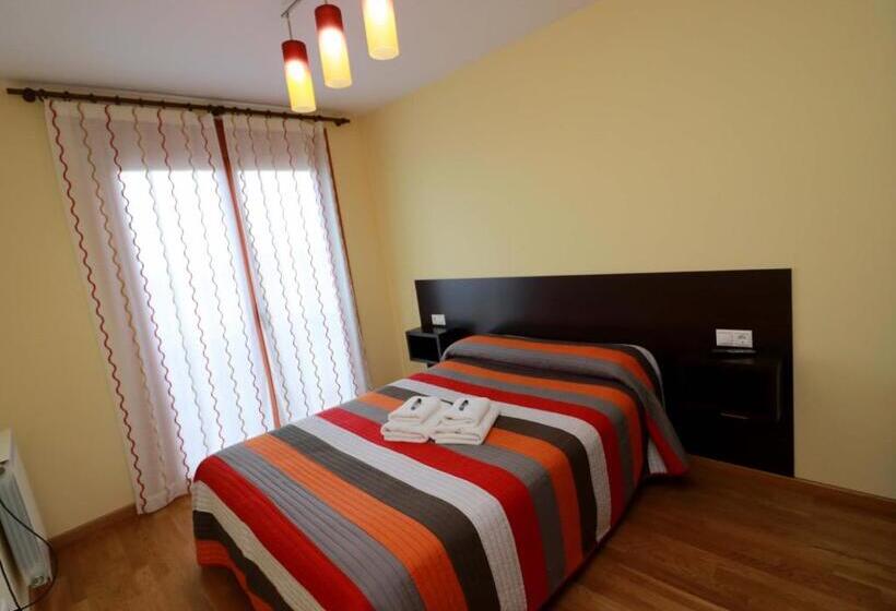فندق Hostal Casasnovas