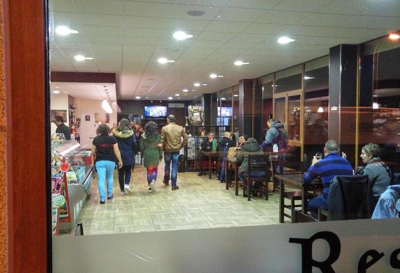 فندق Hostal Casasnovas