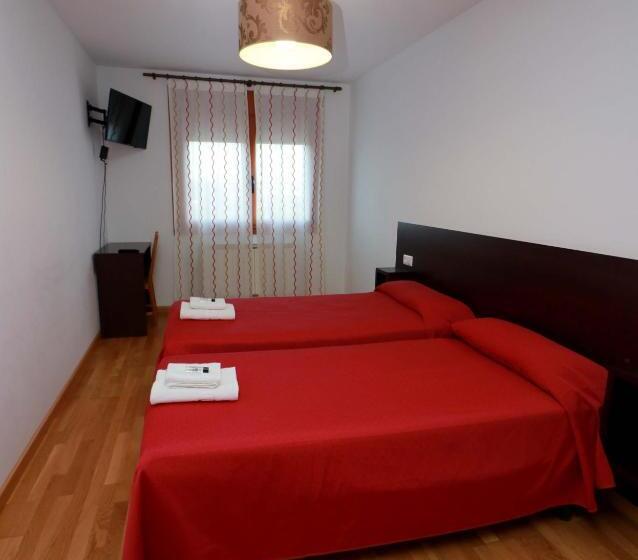 فندق Hostal Casasnovas
