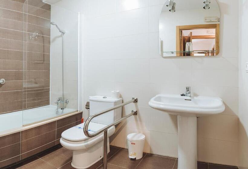 فندق Hostal Casasnovas