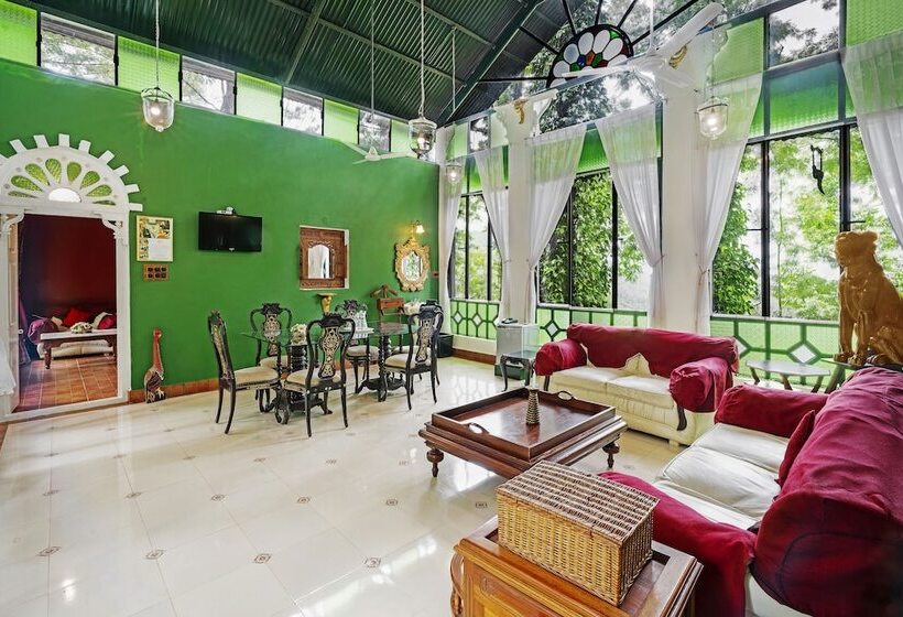 هتل Indeco Lake Forest