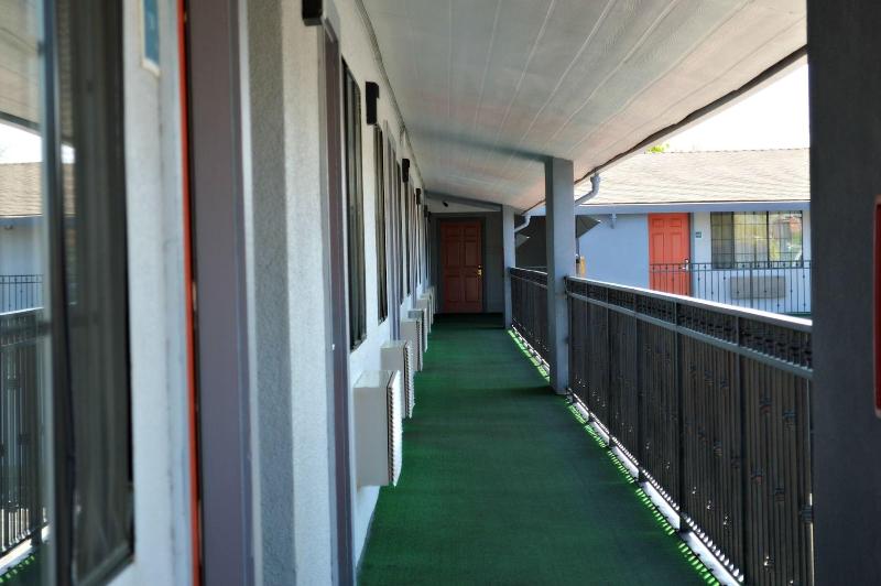 Отель Journey Inn