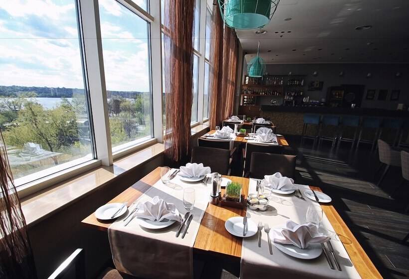 هتل Khortitsa Palace