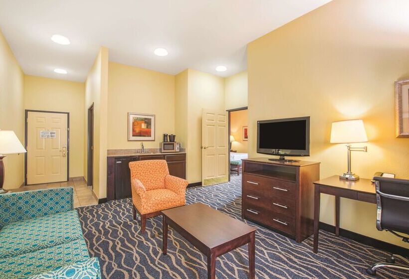 בית מלון כפרי La Quinta By Wyndham Tulsa Airport / Expo Square
