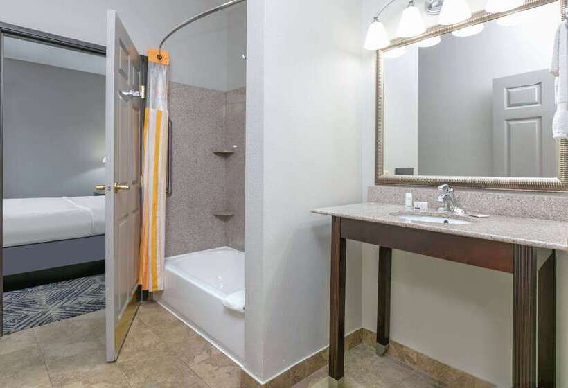 בית מלון כפרי La Quinta By Wyndham Tulsa Airport / Expo Square