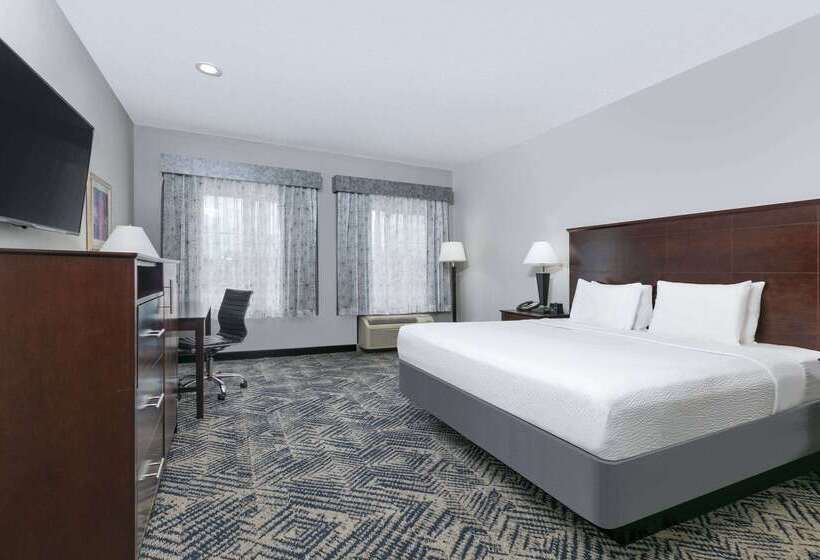 בית מלון כפרי La Quinta By Wyndham Tulsa Airport / Expo Square
