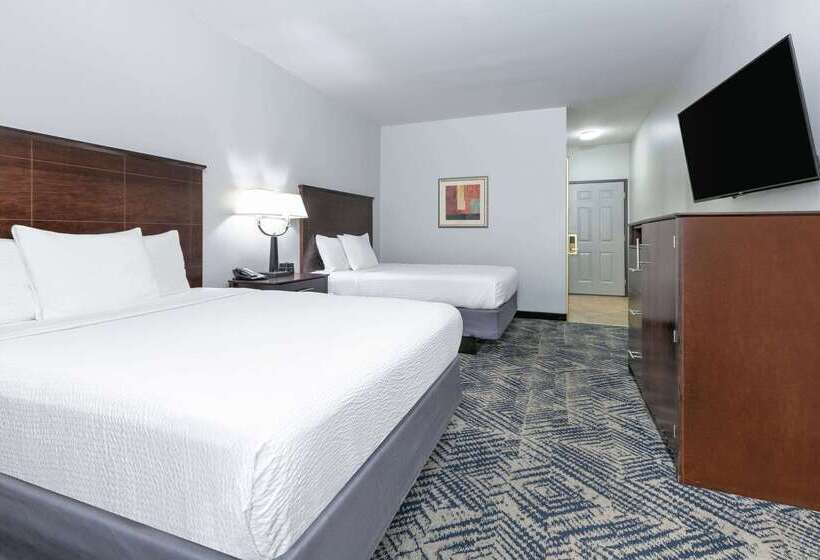 בית מלון כפרי La Quinta By Wyndham Tulsa Airport / Expo Square