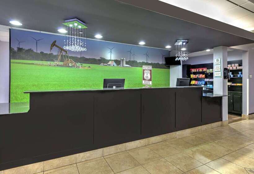 בית מלון כפרי La Quinta By Wyndham Tulsa Airport / Expo Square