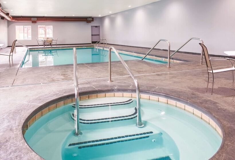בית מלון כפרי La Quinta By Wyndham Tulsa Airport / Expo Square