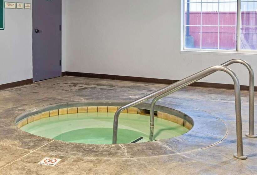 בית מלון כפרי La Quinta By Wyndham Tulsa Airport / Expo Square