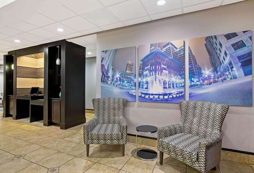 בית מלון כפרי La Quinta By Wyndham Tulsa Airport / Expo Square