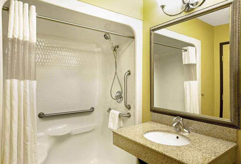 בית מלון כפרי La Quinta By Wyndham Tulsa Airport / Expo Square