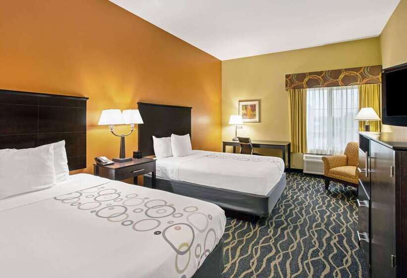 בית מלון כפרי La Quinta By Wyndham Tulsa Airport / Expo Square