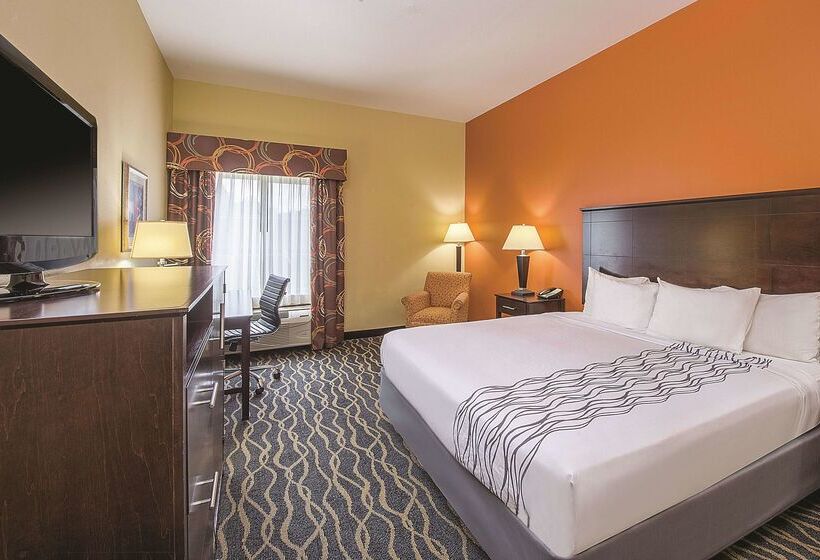 בית מלון כפרי La Quinta By Wyndham Tulsa Airport / Expo Square
