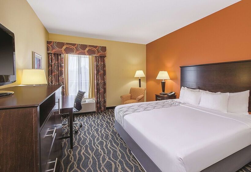בית מלון כפרי La Quinta By Wyndham Tulsa Airport / Expo Square