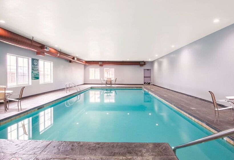 בית מלון כפרי La Quinta By Wyndham Tulsa Airport / Expo Square