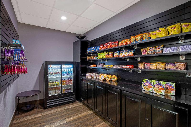 בית מלון כפרי La Quinta By Wyndham Tulsa Airport / Expo Square