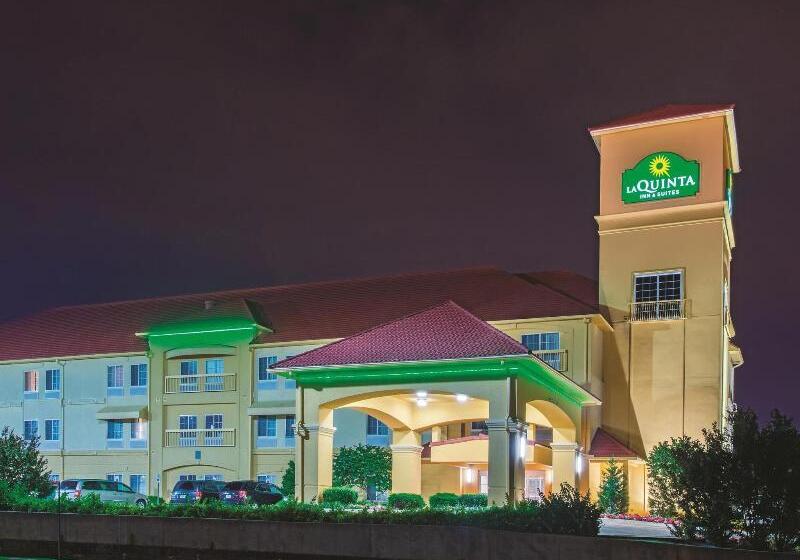 בית מלון כפרי La Quinta By Wyndham Tulsa Airport / Expo Square