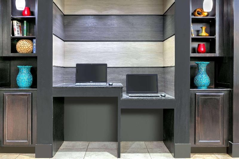 בית מלון כפרי La Quinta By Wyndham Tulsa Airport / Expo Square