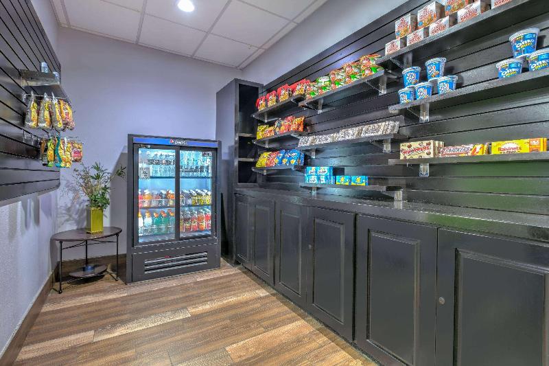 בית מלון כפרי La Quinta By Wyndham Tulsa Airport / Expo Square