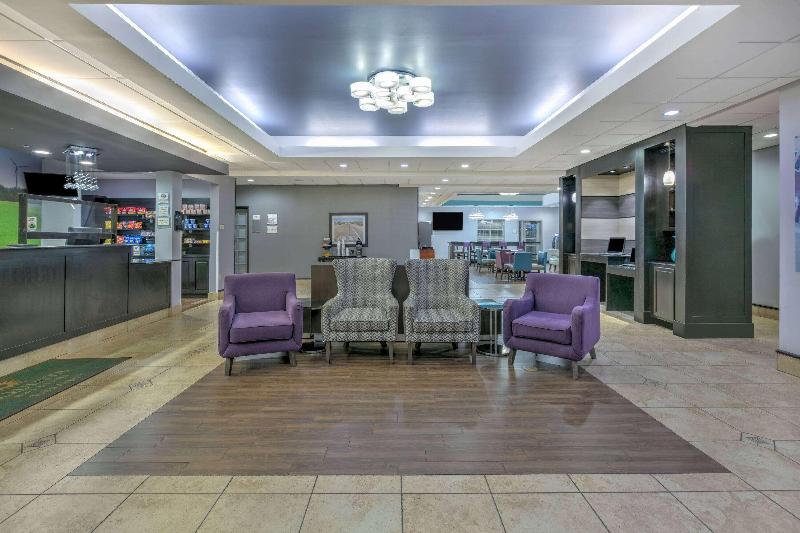 בית מלון כפרי La Quinta By Wyndham Tulsa Airport / Expo Square