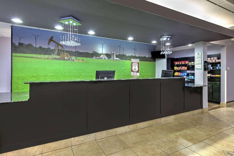 בית מלון כפרי La Quinta By Wyndham Tulsa Airport / Expo Square