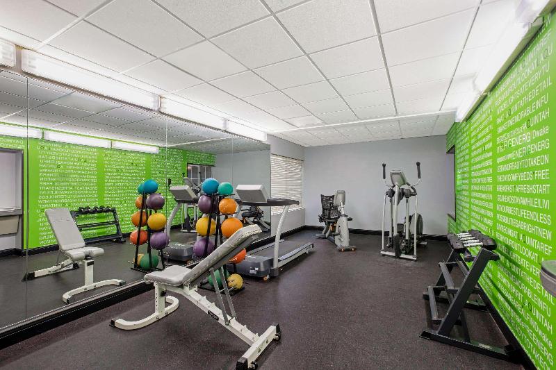 בית מלון כפרי La Quinta By Wyndham Tulsa Airport / Expo Square