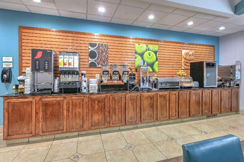 בית מלון כפרי La Quinta By Wyndham Tulsa Airport / Expo Square