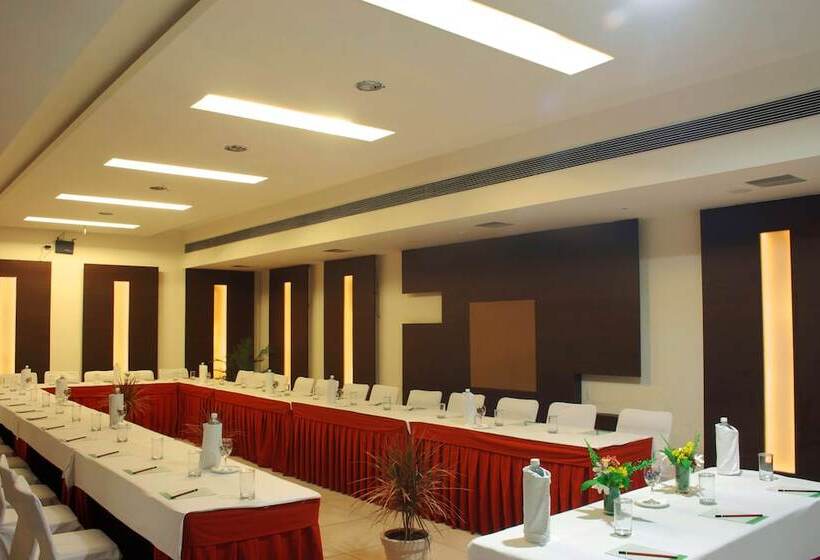 호텔 Legend Sarovar Portico