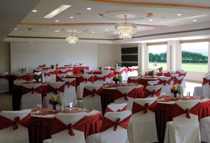 호텔 Legend Sarovar Portico