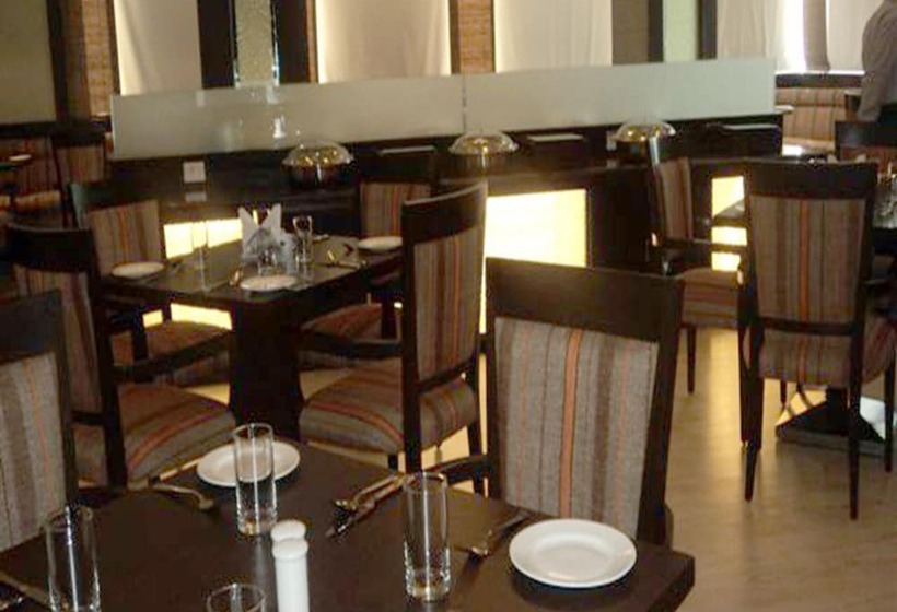 호텔 Legend Sarovar Portico