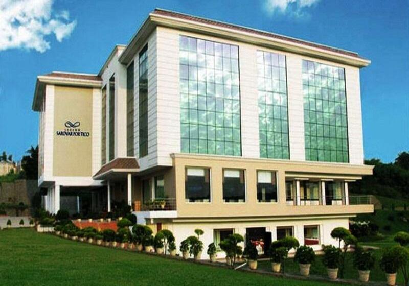 호텔 Legend Sarovar Portico