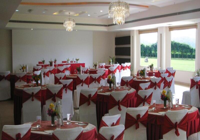 호텔 Legend Sarovar Portico