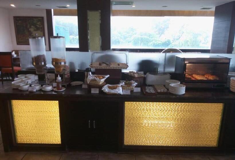 호텔 Legend Sarovar Portico