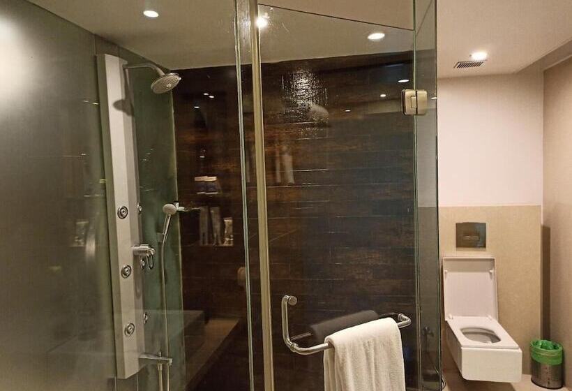 فندق Majestic Court Sarovar Portico Navi Mumbai