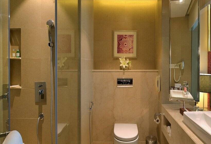 فندق Majestic Court Sarovar Portico Navi Mumbai