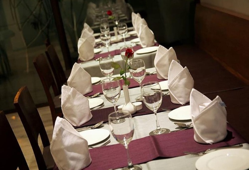 호텔 Marasa Sarovar Portico Rajkot