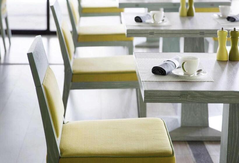 בית מלון כפרי Pullman Phuket Arcadia Naithon Beach