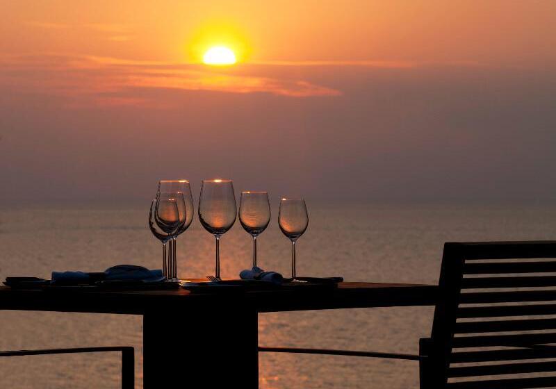 Отель Pullman Phuket Arcadia Naithon Beach