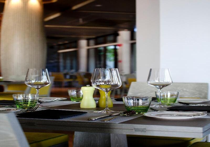 בית מלון כפרי Pullman Phuket Arcadia Naithon Beach