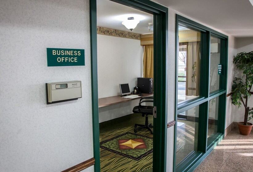 فندق Quality Inn & Suites Loves Park Near Rockford