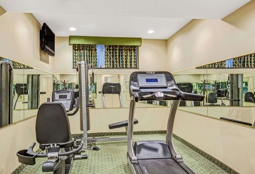 فندق Ramada by Wyndham Jamaica/Queens