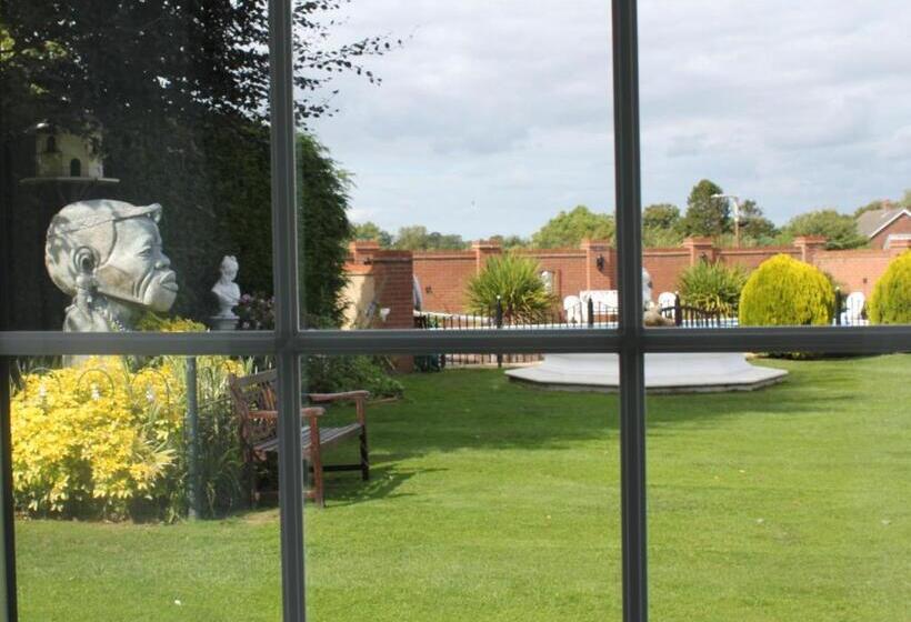 Сельский отель Old Rectory Hotel, Crostwick